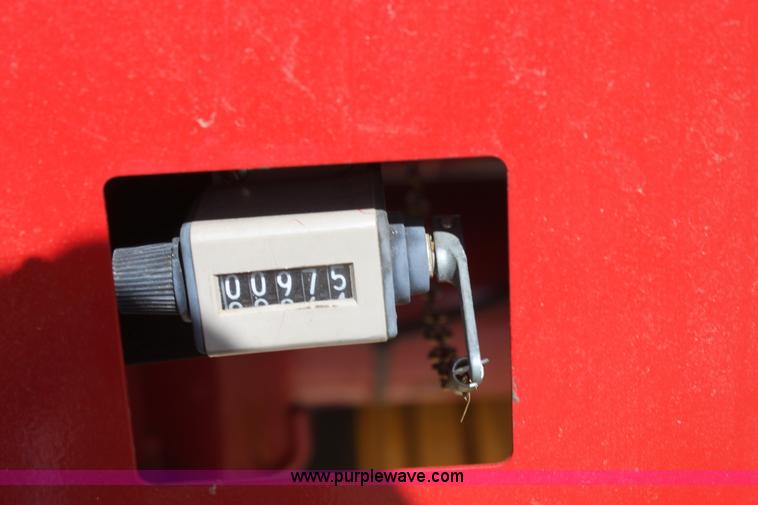 image for item H2052 2007 New Holland BR770A round baler