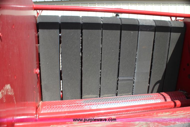 image for item H2052 2007 New Holland BR770A round baler