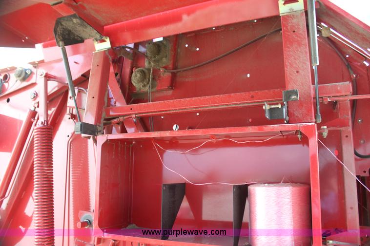 image for item H2052 2007 New Holland BR770A round baler