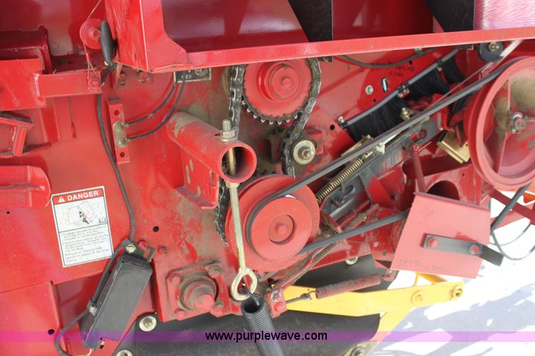 image for item H2052 2007 New Holland BR770A round baler