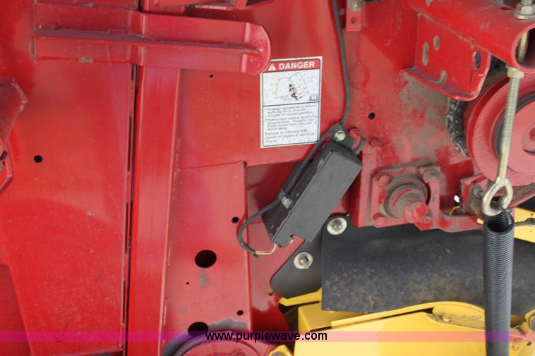 image for item H2052 2007 New Holland BR770A round baler