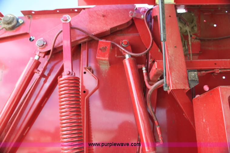 image for item H2052 2007 New Holland BR770A round baler