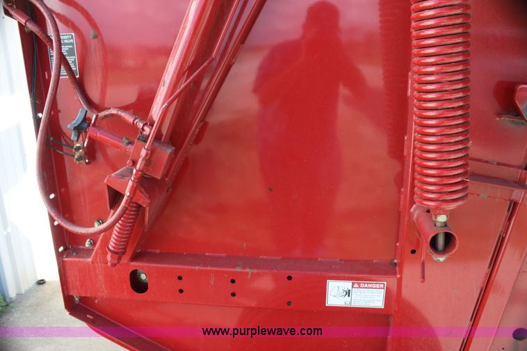 image for item H2052 2007 New Holland BR770A round baler