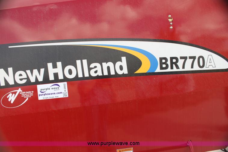 image for item H2052 2007 New Holland BR770A round baler