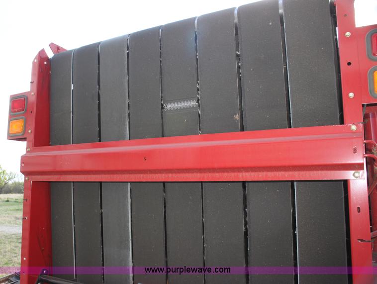 image for item H2052 2007 New Holland BR770A round baler