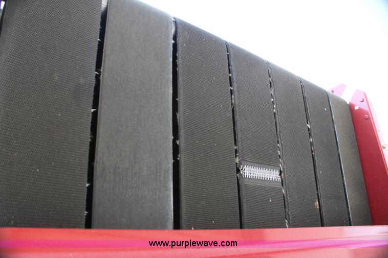 image for item H2052 2007 New Holland BR770A round baler