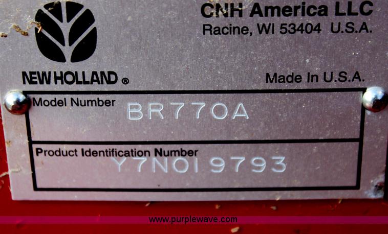 image for item H2052 2007 New Holland BR770A round baler