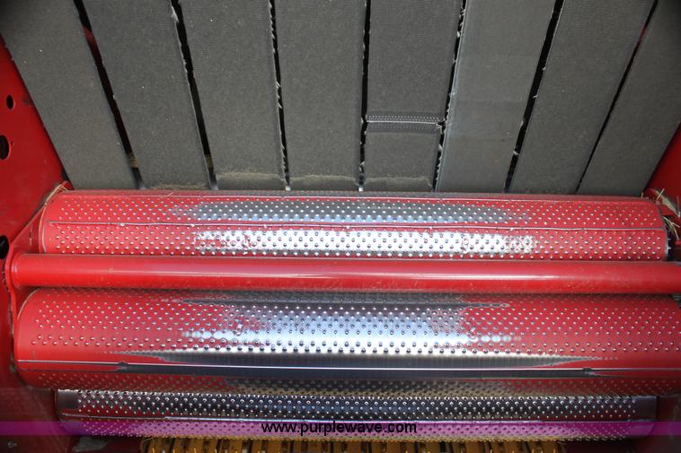 image for item H2052 2007 New Holland BR770A round baler