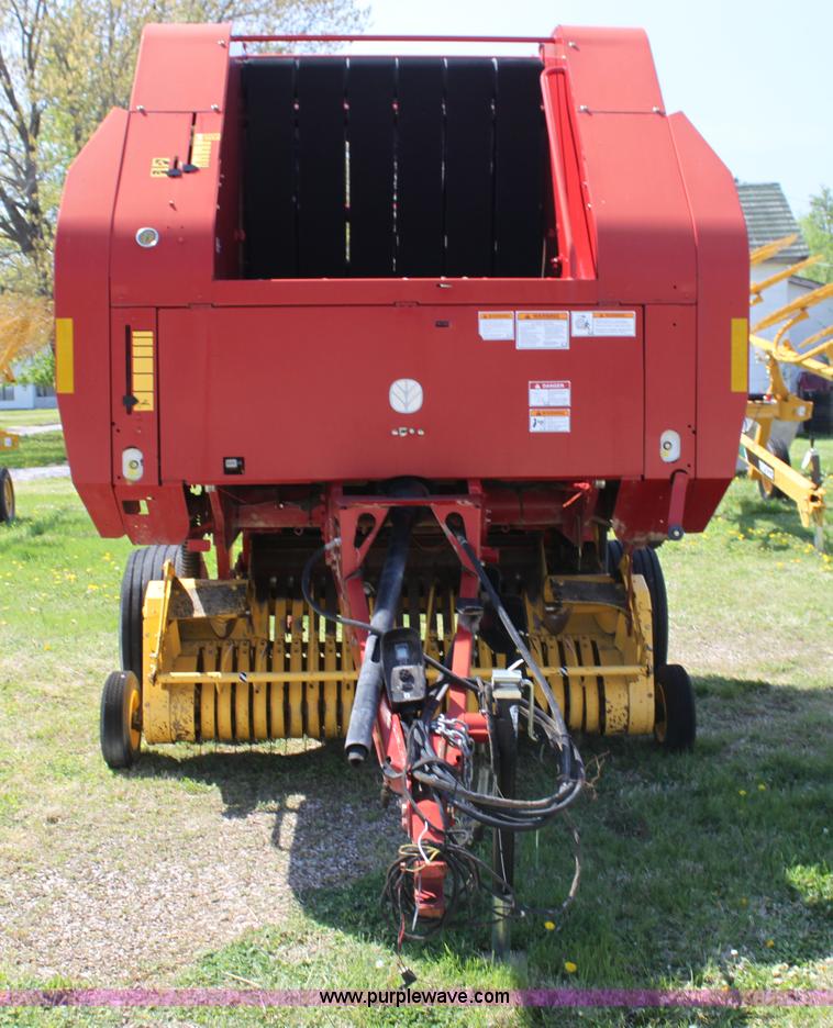 image for item H2101 2007 New Holland BR750A round baler