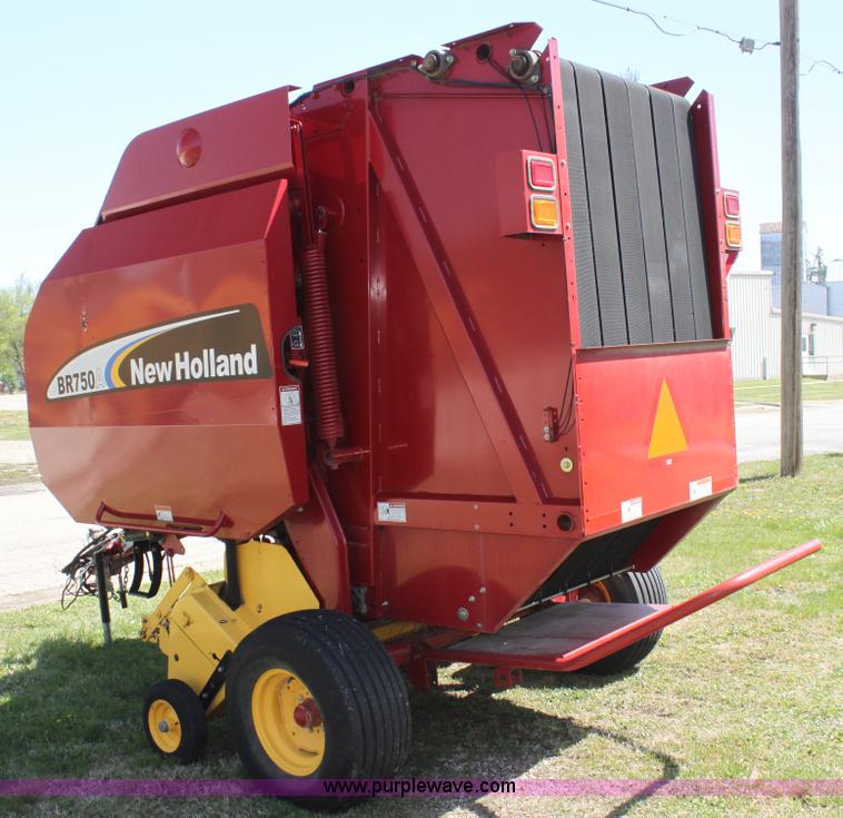 image for item H2101 2007 New Holland BR750A round baler