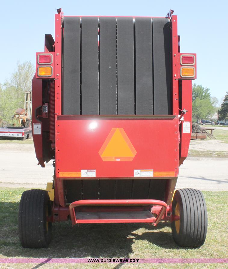 image for item H2101 2007 New Holland BR750A round baler