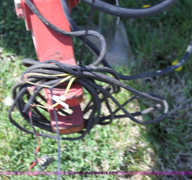 image for item H2101 2007 New Holland BR750A round baler