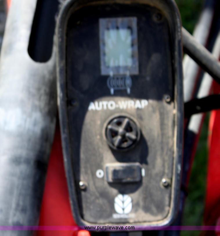 image for item H2101 2007 New Holland BR750A round baler