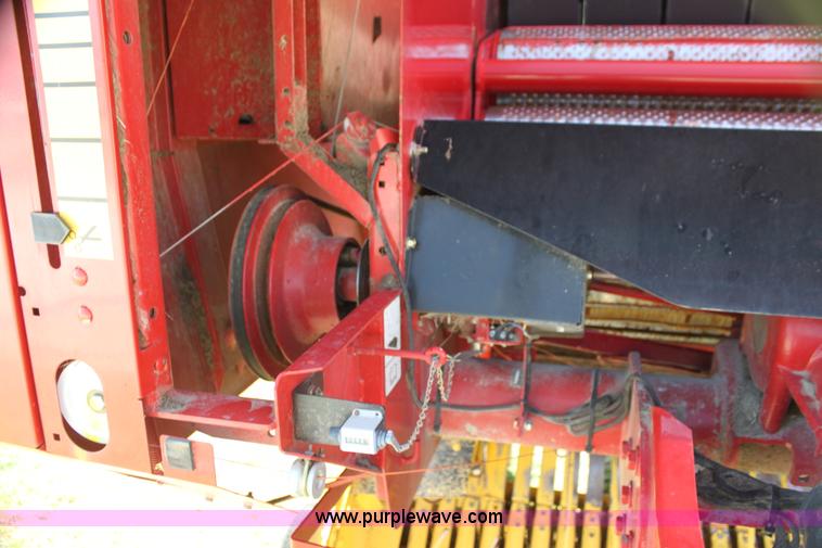 image for item H2101 2007 New Holland BR750A round baler