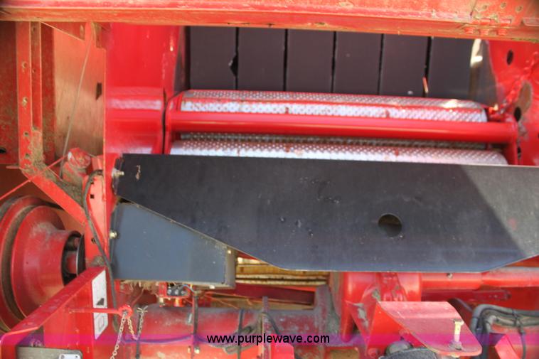 image for item H2101 2007 New Holland BR750A round baler