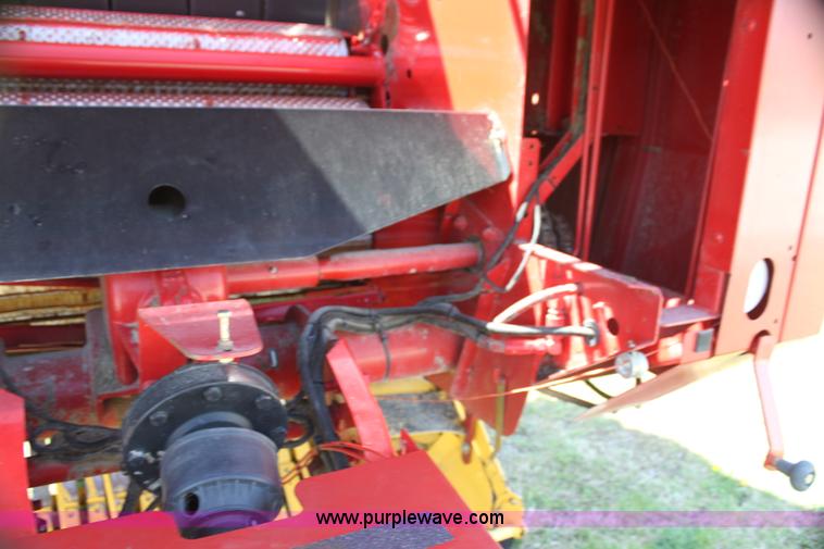 image for item H2101 2007 New Holland BR750A round baler