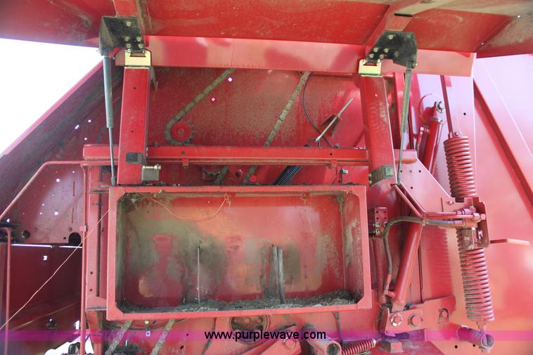 image for item H2101 2007 New Holland BR750A round baler