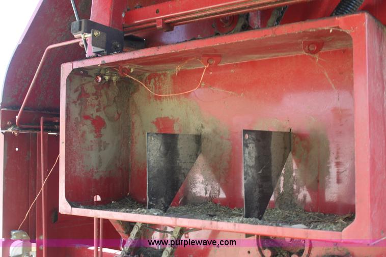 image for item H2101 2007 New Holland BR750A round baler