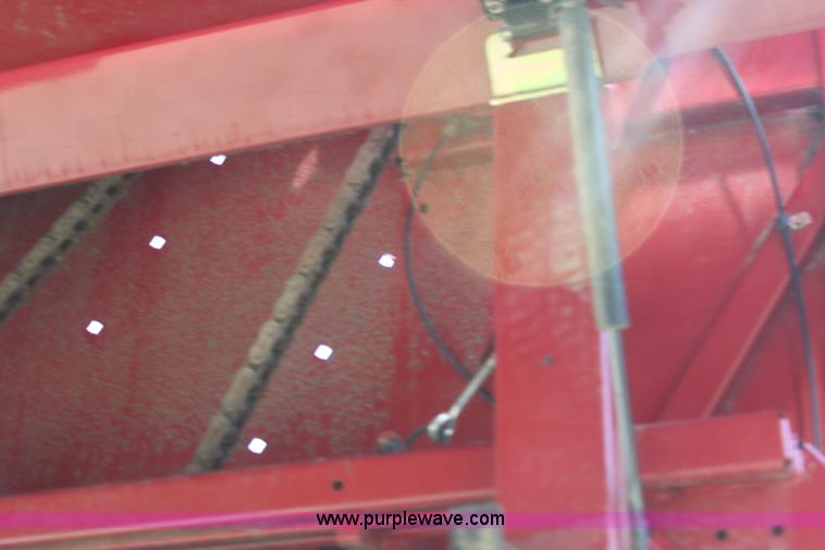 image for item H2101 2007 New Holland BR750A round baler