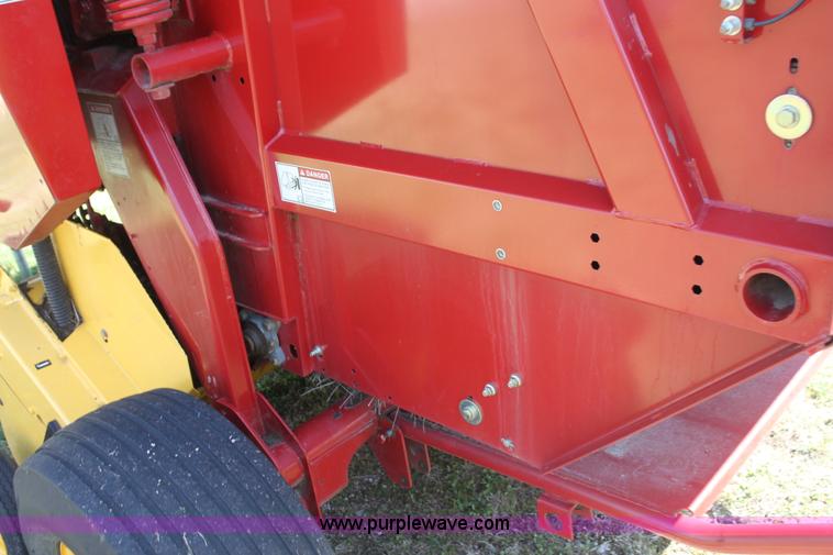 image for item H2101 2007 New Holland BR750A round baler