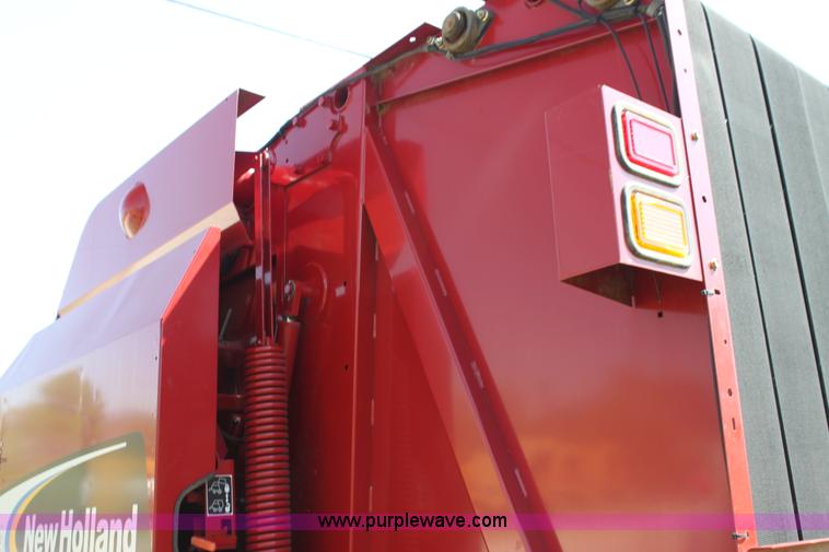 image for item H2101 2007 New Holland BR750A round baler