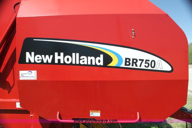 image for item H2101 2007 New Holland BR750A round baler