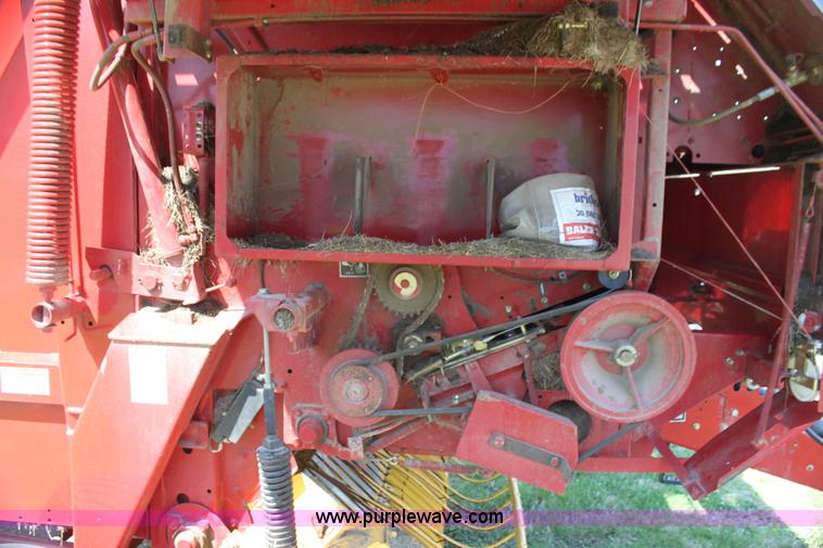 image for item H2101 2007 New Holland BR750A round baler