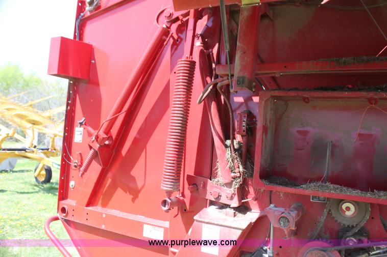 image for item H2101 2007 New Holland BR750A round baler