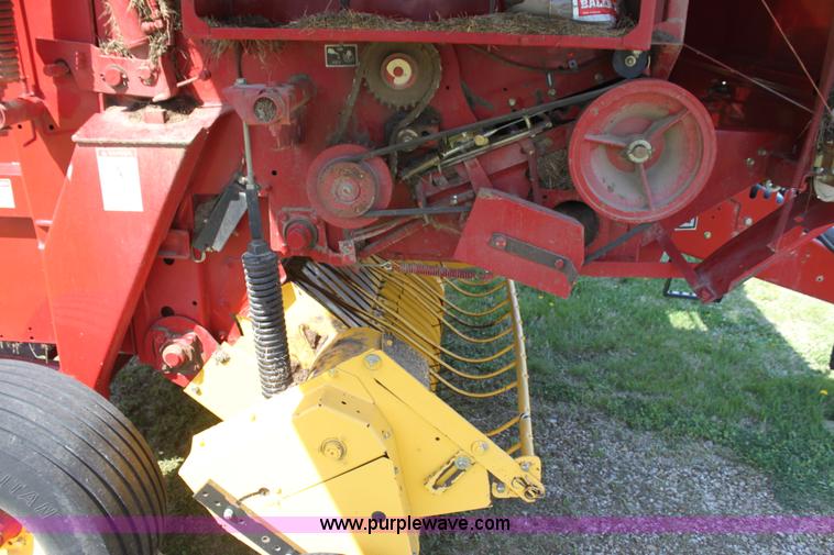 image for item H2101 2007 New Holland BR750A round baler