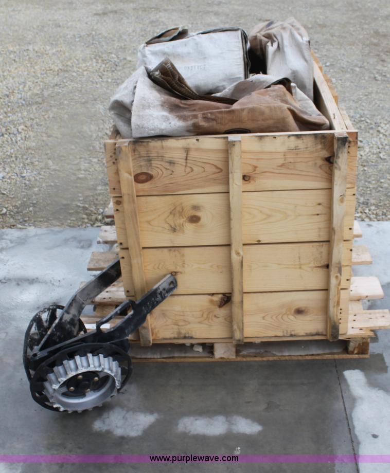 image for item H2106 (12) John Deere floating row cleaners with depth bands