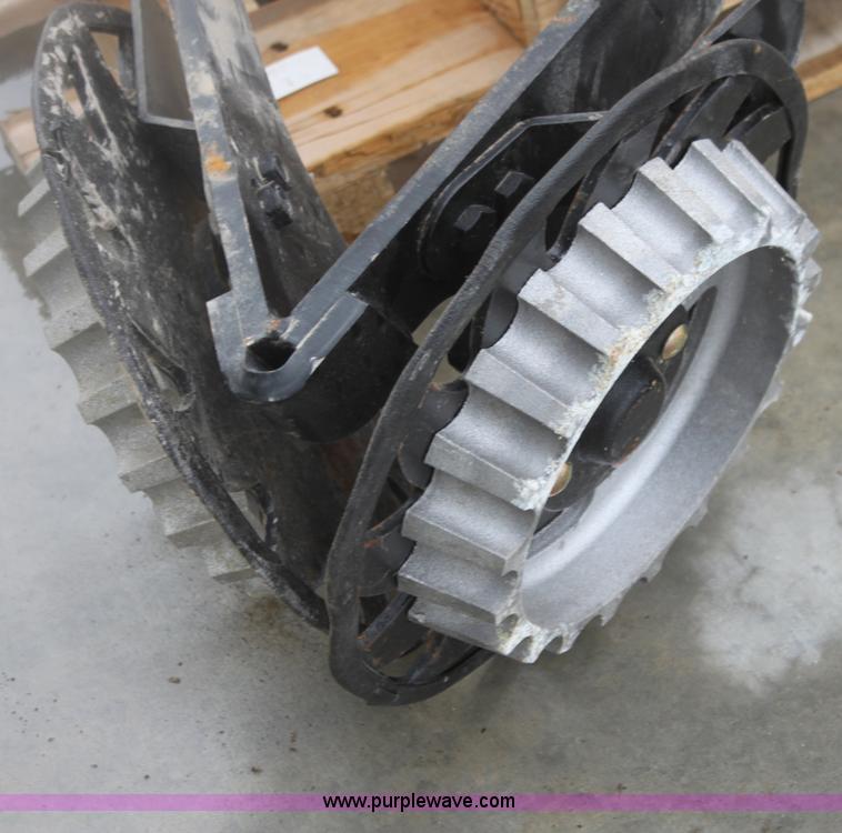 image for item H2106 (12) John Deere floating row cleaners with depth bands