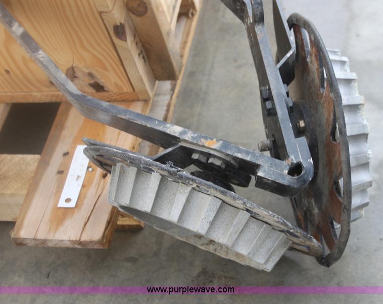 image for item H2106 (12) John Deere floating row cleaners with depth bands