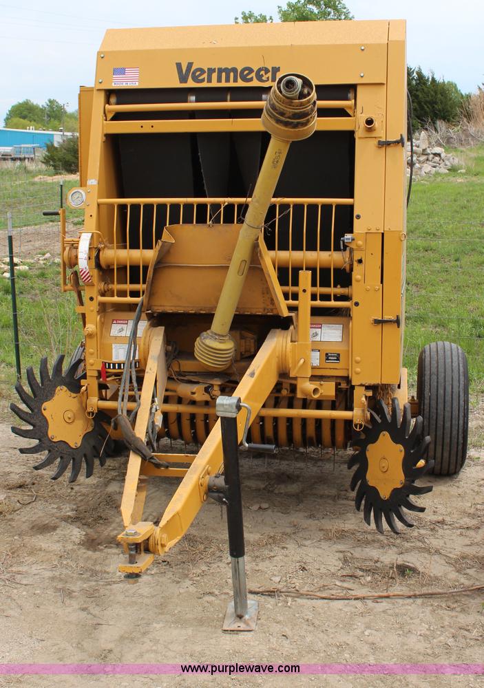 image for item H2661 1998 Vermeer 504 Super I round baler