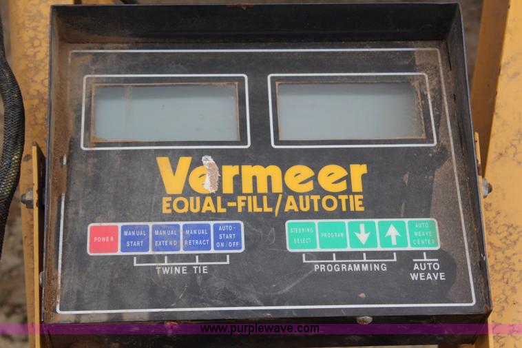 image for item H2661 1998 Vermeer 504 Super I round baler