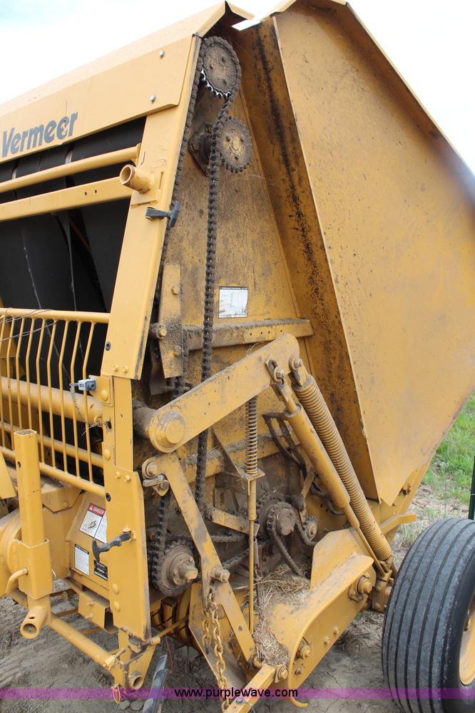 image for item H2661 1998 Vermeer 504 Super I round baler
