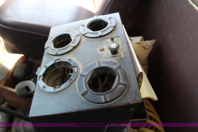 image for item H2669 1986 International S1900 feed delivery truck