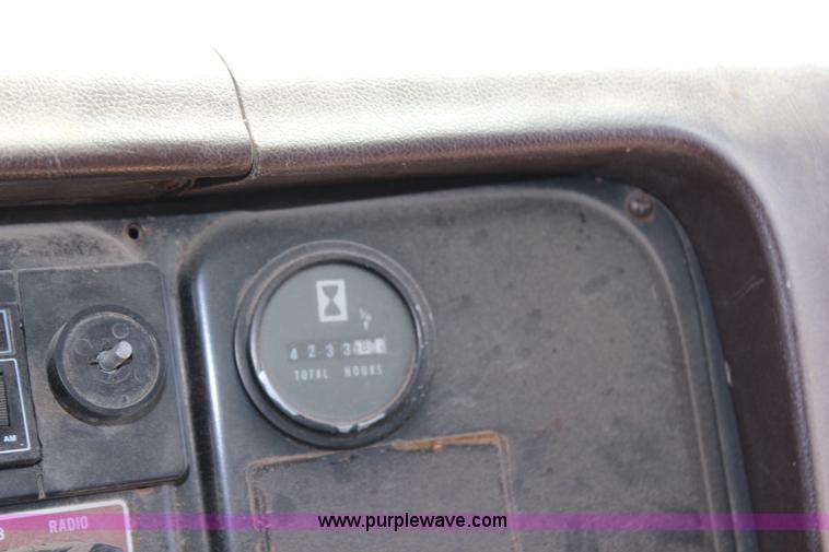 image for item H2669 1986 International S1900 feed delivery truck