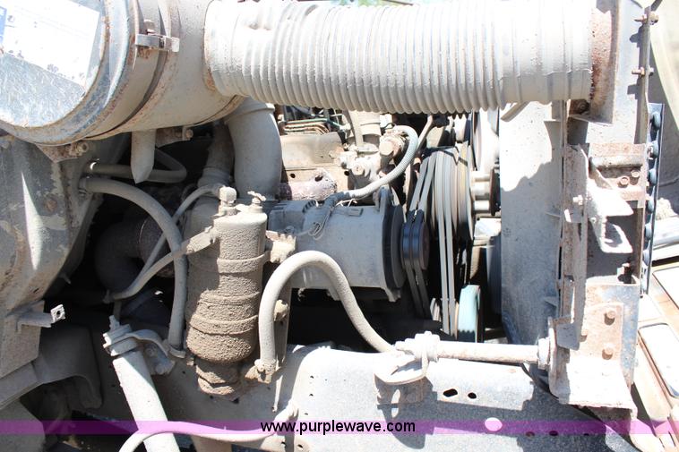 image for item H2669 1986 International S1900 feed delivery truck