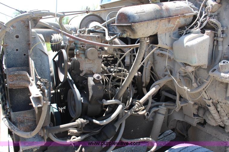 image for item H2669 1986 International S1900 feed delivery truck