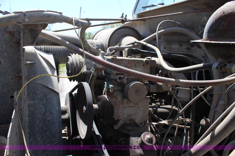 image for item H2669 1986 International S1900 feed delivery truck