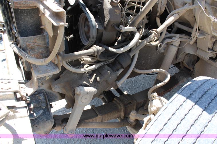 image for item H2669 1986 International S1900 feed delivery truck