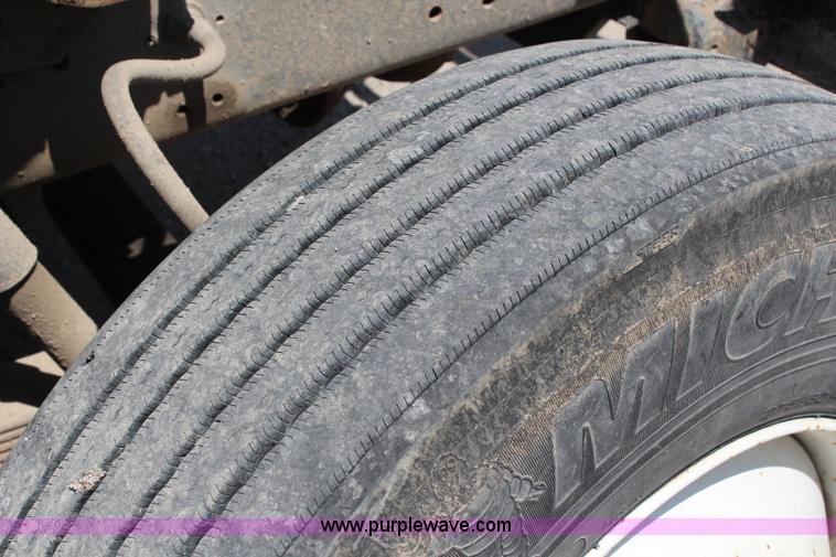 image for item H2669 1986 International S1900 feed delivery truck