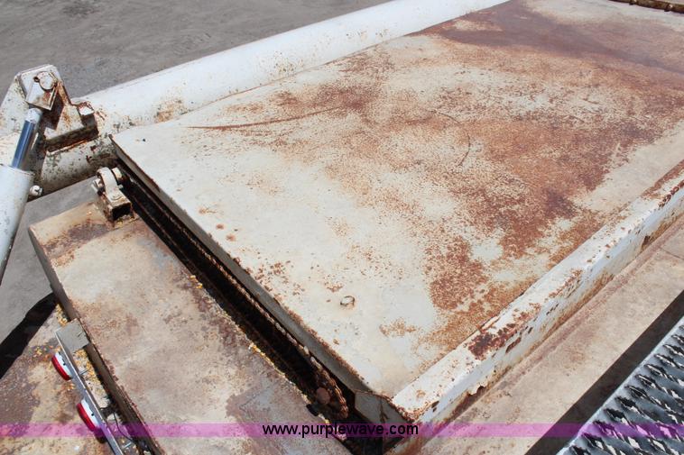 image for item H2669 1986 International S1900 feed delivery truck