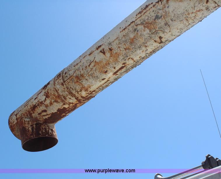 image for item H2669 1986 International S1900 feed delivery truck