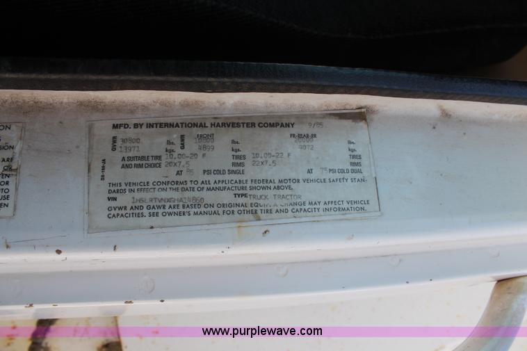 image for item H2669 1986 International S1900 feed delivery truck