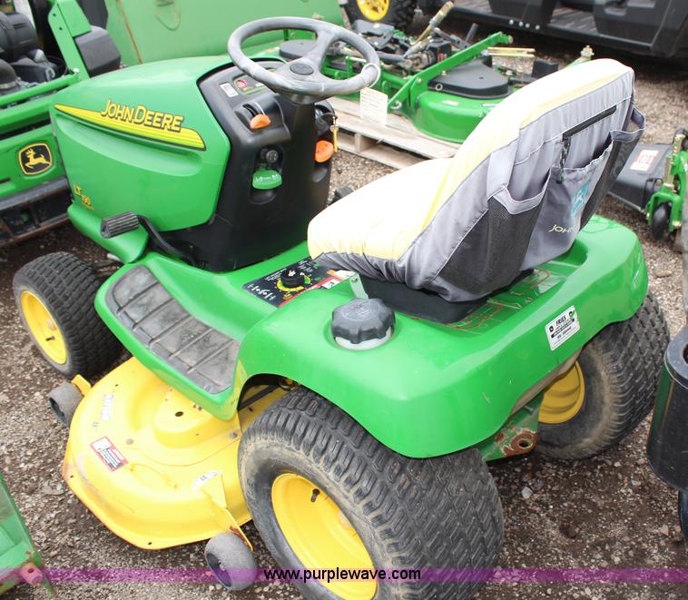 image for item H2692 2005 John Deere LT190 lawn mower