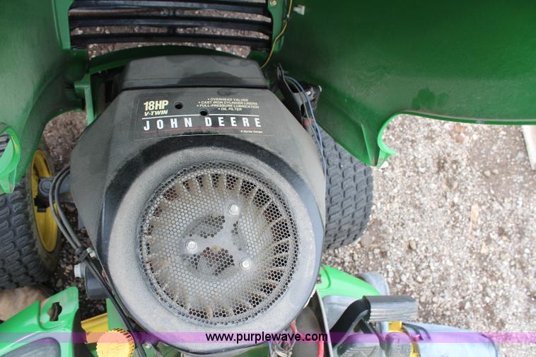 image for item H2692 2005 John Deere LT190 lawn mower