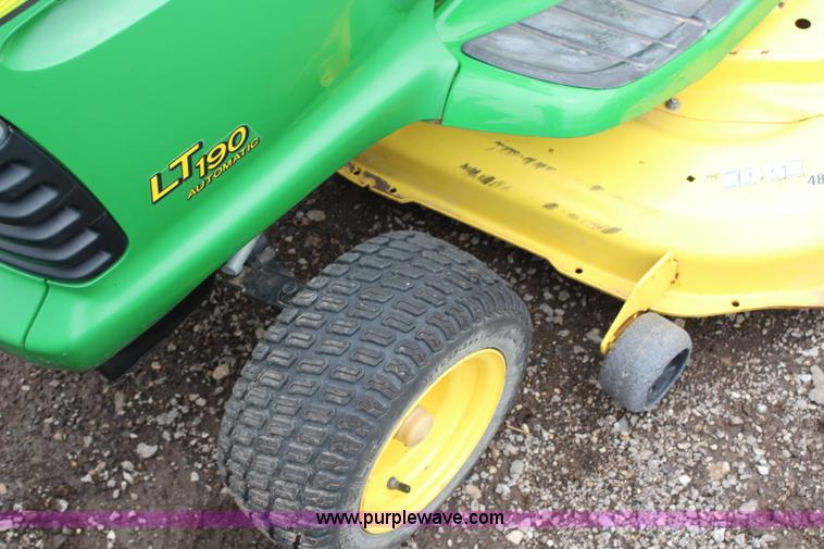 image for item H2692 2005 John Deere LT190 lawn mower