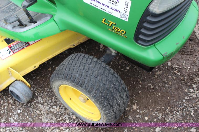 image for item H2692 2005 John Deere LT190 lawn mower
