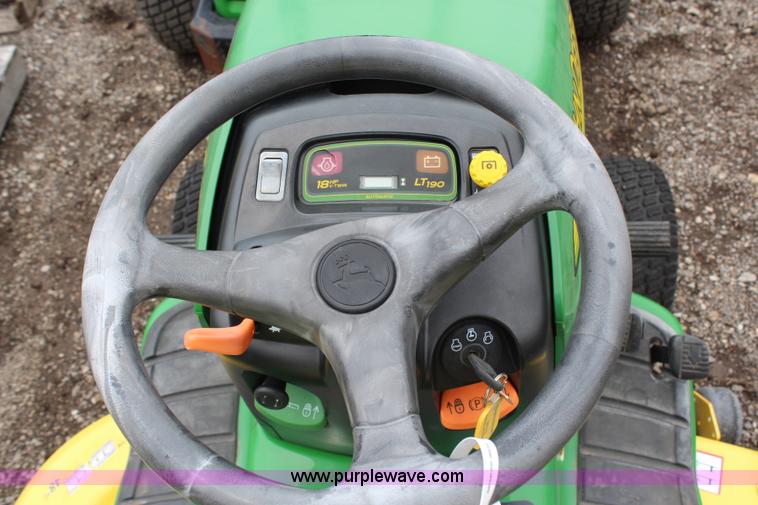 image for item H2692 2005 John Deere LT190 lawn mower